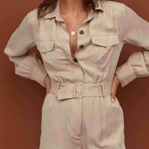 - Fin beige playsuit från HM