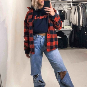  - Ett par skit snygga och coola jeans från Boohoo. Aldrig använda endast tvättade en gång. Nypris 500 💕