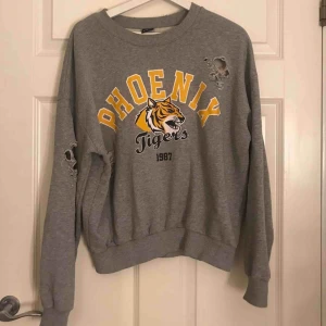  - Collage tröja använd en gång