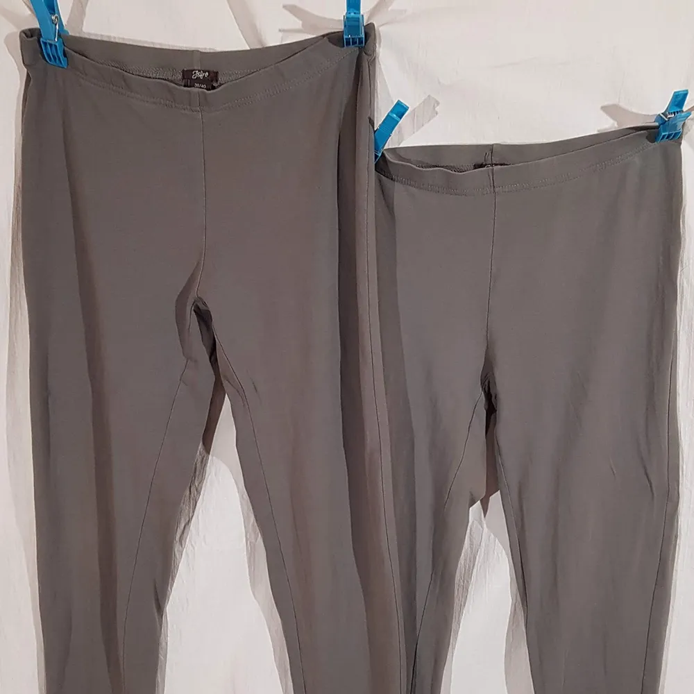 2 par leggings från JSFN, 38/40 i storlek.. Jeans & Byxor.