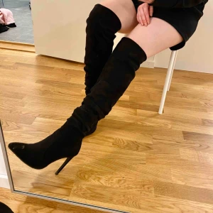  - Köpta begagnade av Therese Lindgren ifall någon tycker det skulle va intressant. Använda ett fåtal gånger. Dragkedja finns 