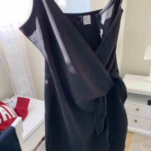  - FRI FRAKT  Fin klänning från hm. Aldrig använd! 