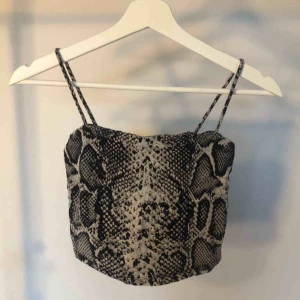  - Crop top med spaghetti straps 💌