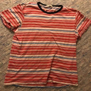  - Väldigt skönt material, sitter mer som en M. Kan mötas upp i Växjö eller så står köparen för frakt.