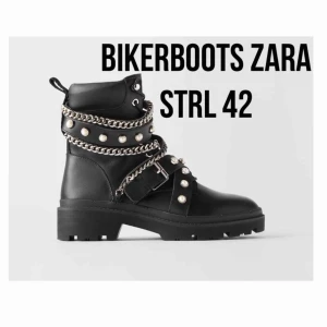  -  Skitsnygga Bikerboots i storlek 42 från Zara. Endast använda en gång! Äkta läder, den sista bilden visar att lite va lädret har lossnat. Köpta för 999kr, säljer för: 500kr inkl frakt