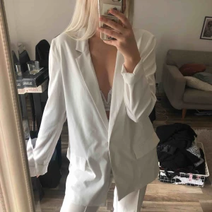  - Superfin kavaj i perfekt skick, storlek M men även snygg på S🌹 Frakt 50 kr