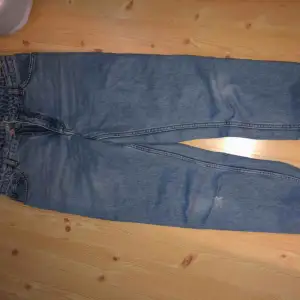 superduper fina mom jeans från Monki i storlek s/28! 🍒
