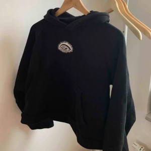  - As cool Hoodie från weekday. Andvän max 3-4 gånger 💕