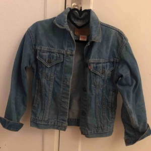  - Levis, jättefint skick! Passar xs/s