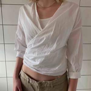  - Svinsnygg blus från HM, riktig snygg modell. Frakt tillkommer.🥰🦋
