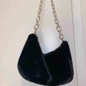  - Finaste WoW väska.....älskar väskan men råkade köpa två. Så fin den är inte ens uttagen ur plasten( det är min väska på bilden).