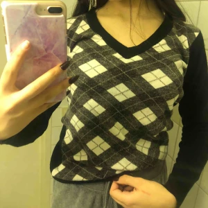  - Jätte trendigt mönstrad tröja för bara 250!!