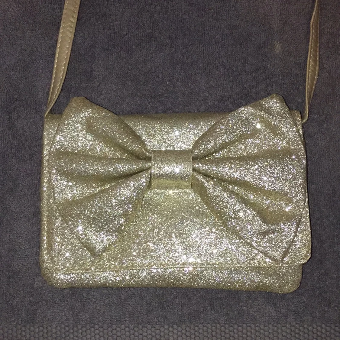 2 glittriga väskor - 90