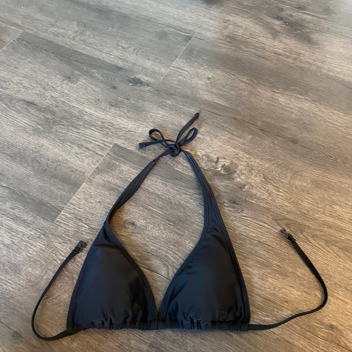 Svart bikiniöverdel