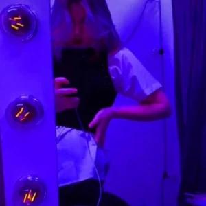 Ribbad tröja med detaljer  - Super söt topp med hög krage (ej polo), superfin att matcha med en en skjorta🥺 Frakten står du för dvs 24 kr 💕