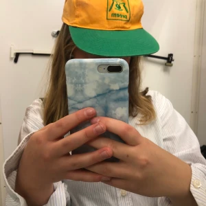 Preem keps  - Jättekul keps med Preemmärket!! Köpt second hand och har tyvärr för stort huvud för den! Aldrig använd och i fräscht skick. Går att reglera så passar alla som har mindre än 59 :) 