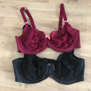 BH från Hunkemöller strl 75F - Snygga ovadderade BH från Hunkemöller i storlek 75F. Jättefina men används inte. Jag har bara testat dem. Tvättar dem innan jag skickar dem. 80:- för båda, köparen står för frakten. 