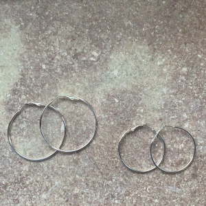 Örhängen nickelfria - Örhängen 2 olika storlekar nickelfria🌟 köparen står för frakten