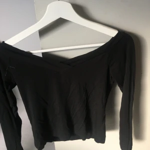 Off shoulder topp - Off shoulder topp i skönt material som passar till allt