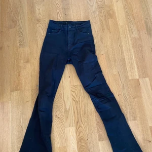  bootcut jeans gina - Vanliga bootcut jeans från gina. Storlek  xs. Bra skick. 50 +frakt 