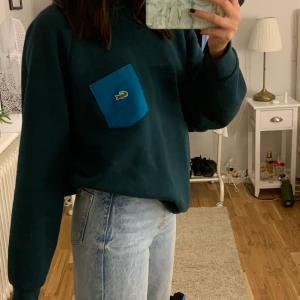 Vintage Tröja - Vintage tröja köpt på Beyond Retro. Strl M men passar även S eller XS. Bra skick, använd fåtal gånger:) Kunden står för frakt! HÖGSTA BUD: 290kr budgivning slutar 3 Augusti kl 18:00!!