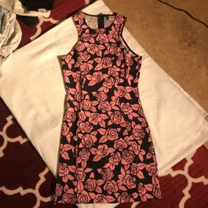 Superfin klänning med rosor från H&M💖💖