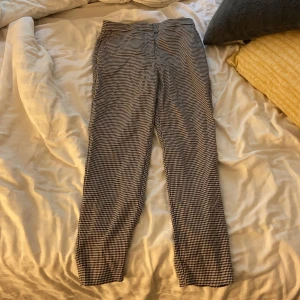Kostymbyxor 34 - En kostymbyxor från hm storlek 34 