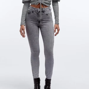 Jeans - Om någon skulle vara intresserad av att göra ett byte på dessa jeans från gina i storlek S eller köpa så diskuterar vi pris, hör av er för fler bilder och information!!