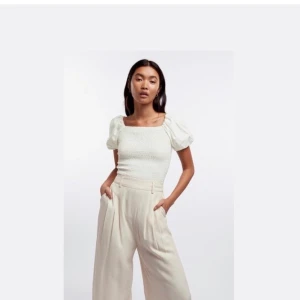 Puff topp - Från Gina tricot, liten i storleken!😊