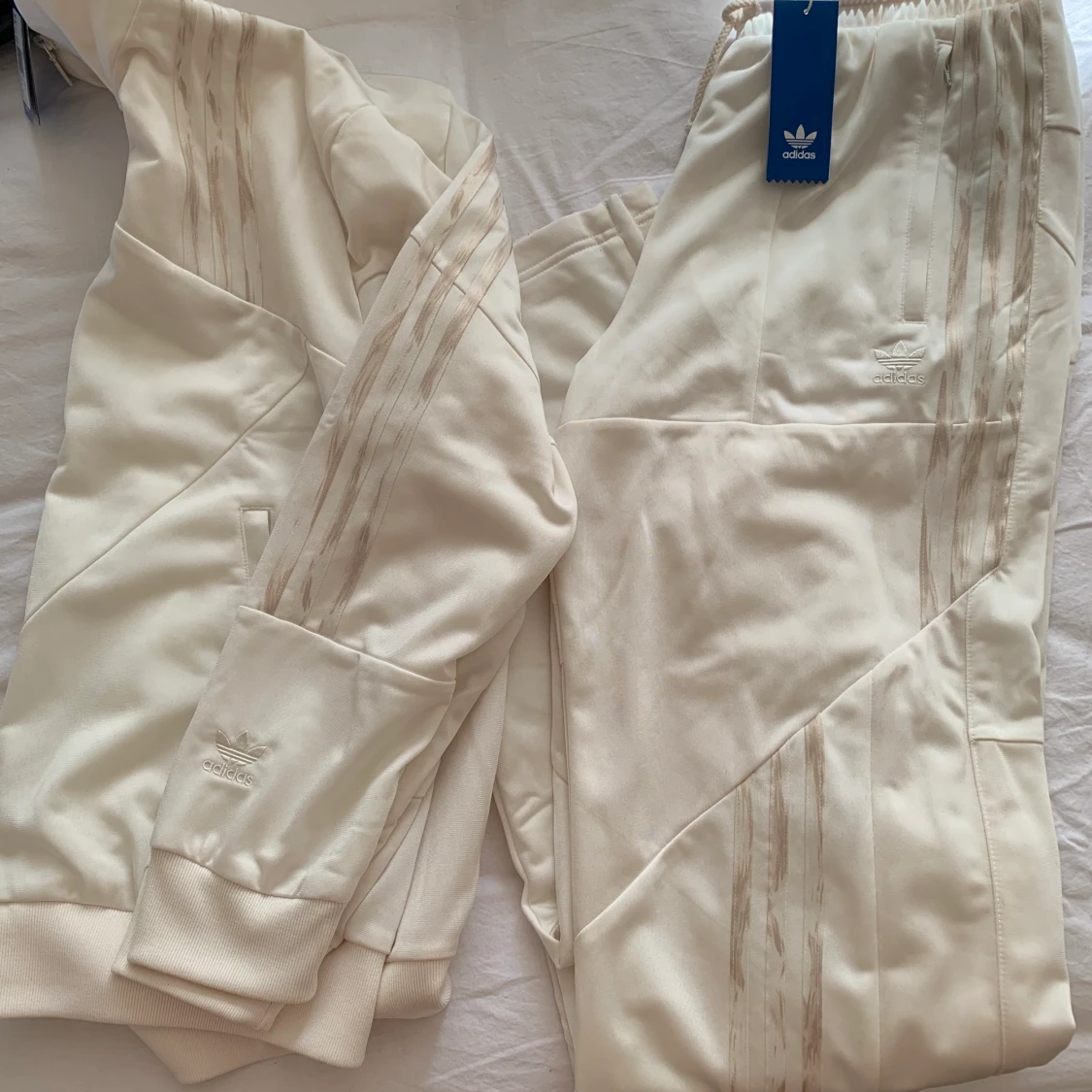 Adidas track suit limited edition - 91