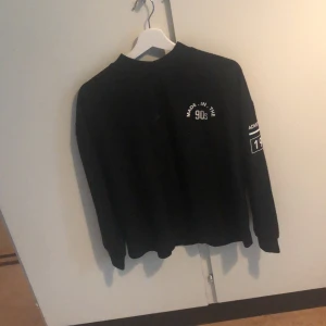 Ginatrickot  - Svart varm tröja använt några gånger