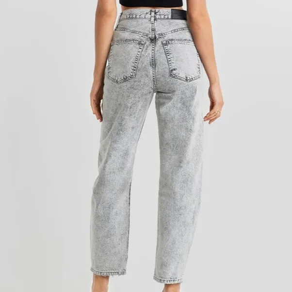Gråa Mom jeans från Gina🍉  Aldrig använda bara provade Därav jätte bra skick. . Jeans & Byxor.