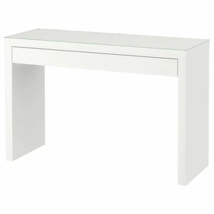 Sminkbord  - Säljer mitt sminkbord ifrån Ikea, säljer pga att jag ska flytta. Köpte den i vintras i år. Köptes för 995 men kan sälja den för 290. Vid intresse kan jag skicka flera bilder, skicket är som nytt. 
