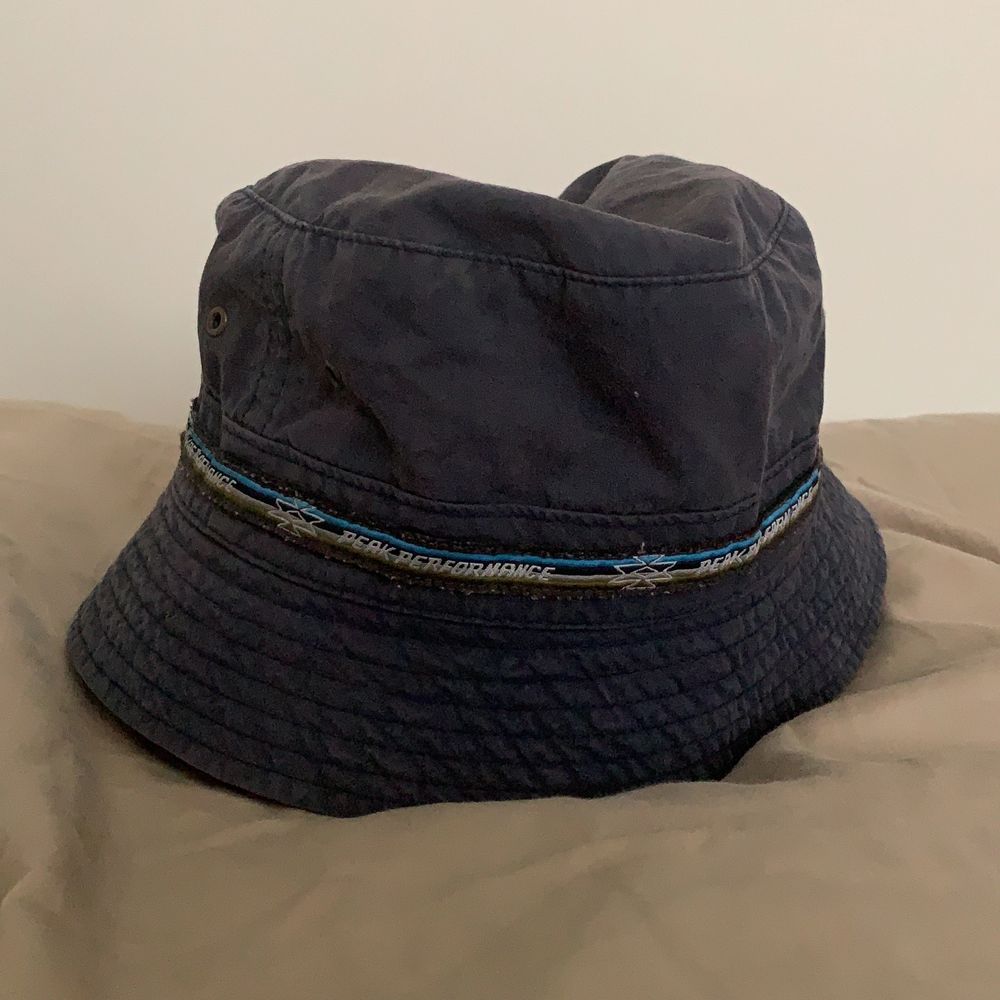 Vintage buckethat - Peak Performance 