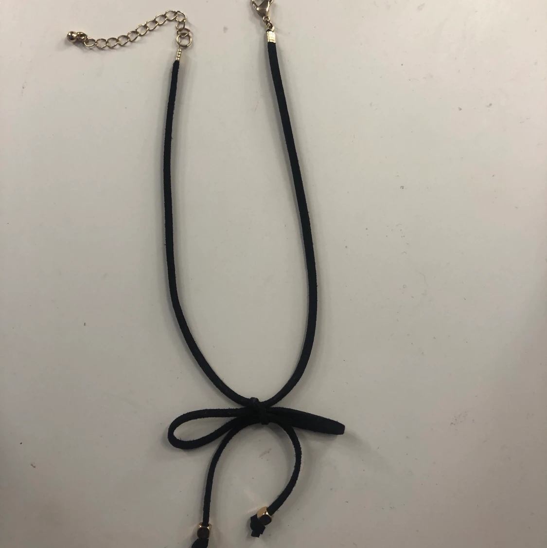 Choker med gulddetaljer⚡️⚡️ - 90