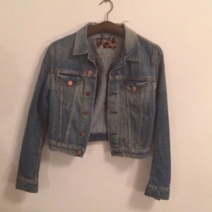  - Acne jeansjacka, knappt använd. 