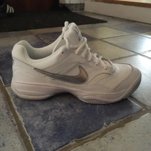  - Nike skor använda en gång. Skickas mot fraktkostnad 