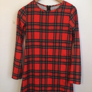  - Print klänning storlek S Med långa ärmar  Jättegott skick