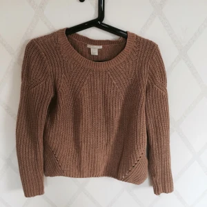  - Tröja från H&M. Bra skick. 
Frakt tillkommer.