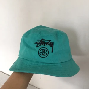  - Stussy buckethat Frakt ingår
