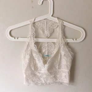  - Spets bh/bralett. Inte använt för att den är för liten.