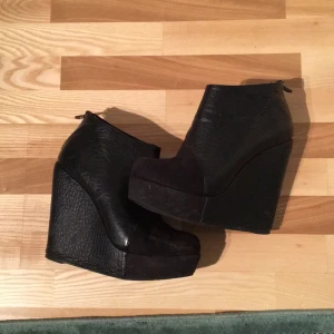  - Kilklacksskor i märket Tiamo