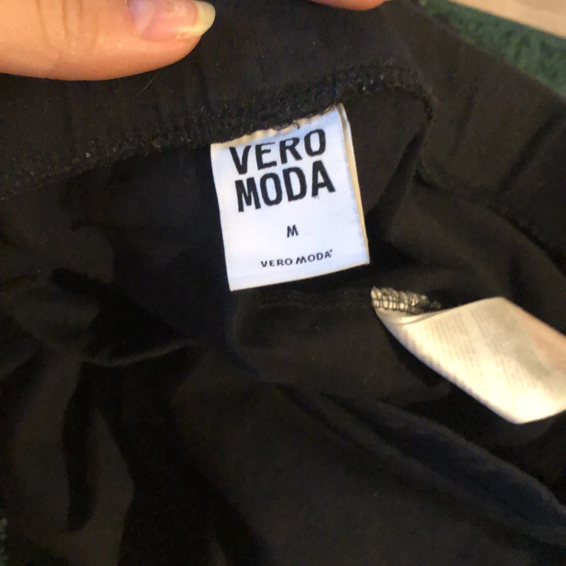 Svart kjol från Vero moda - 91