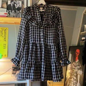 HM  - Superfin klänning från HM, använd ett fåtal gånger💕