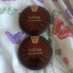 oanvända isadora bronzers - 2 nya oanvända isadora bronzers, säljes för 50 kr styck + frakt 22 kr.