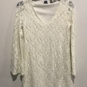 Vit klänning  - Använd endast ett par gånger men bra skick.