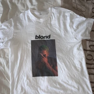 Frank ocean t-shirt  - Helt oanvänd Frank ocean t-shirt. Storlek M men passar mer en S om man vill ha den oversize. Nypris: 350kr. Mitt pris: 200kr eller bud.