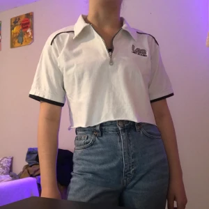 Lee jeans T-shirt  - Buda i kommentarerna, vill helst ha den såld rätt så snabbt💕