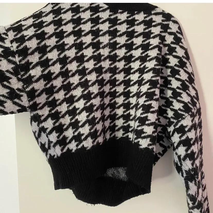 Skitsnygg stickad tröja från H&M ✨✨ bra skick! Köparen står för frakt ❣️. Stickat.