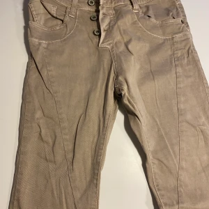 Pleasejeans  - Beige/ bruna please jeans, knappt använda 